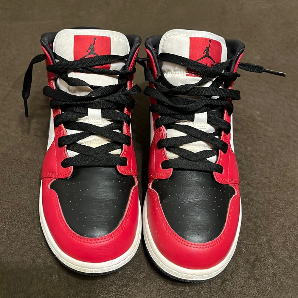 Nike air Jordan 1 mid. Immaculate condition size 7youth